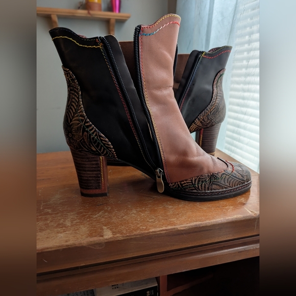 Spring Step L Artiste Brown Bootie with Rainbow details - Picture 2 of 2